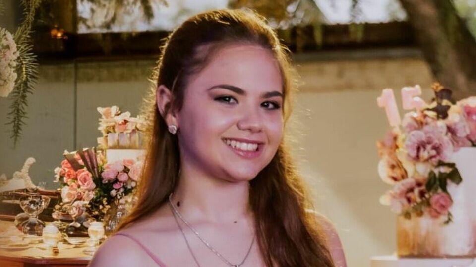 JÚLIA PERTICARRARI | 1 5 ANOS